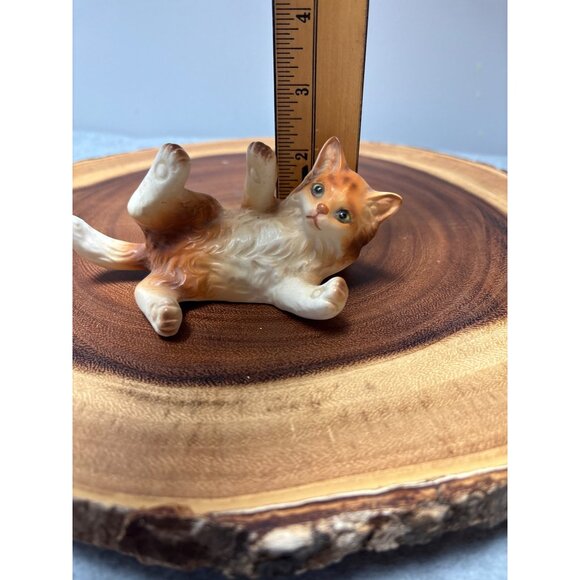 Vintage Porcelain Cat Figurine Lying Down with Raised Paw Brown White 1950s - Picture 6 of 7